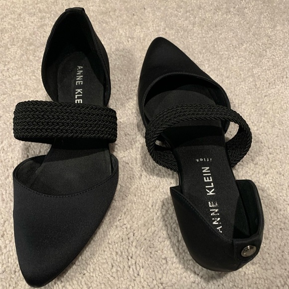 Anne Klein Sandals. - Picture 2 of 3